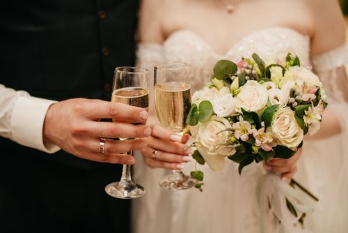 SIAE matrimonio e feste private: la guida completa alla licenza per la musica del tuo evento 